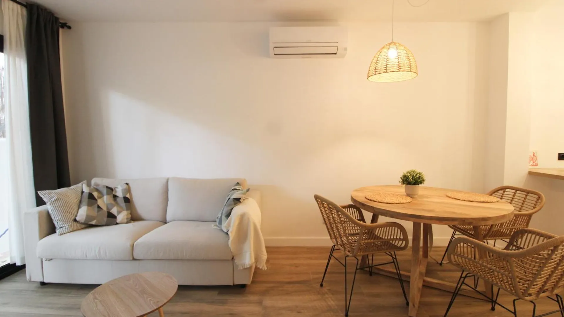 El Niu Apartamentos Con Terraza Camp Nou L'Hospitalet de Llobregat Spain