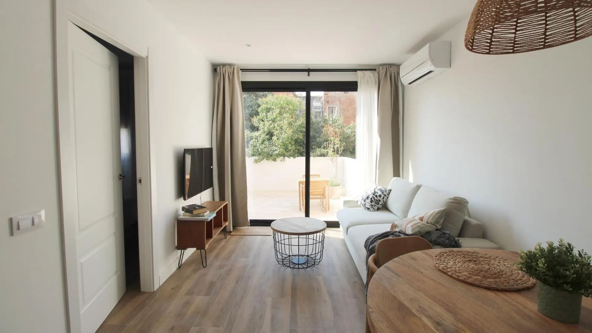 El Niu Apartamentos Con Terraza Camp Nou L'Hospitalet de Llobregat 0*,  Spain